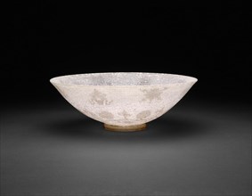 Bowl with Blossoming Vines and the Eight Buddhist Symbols, Qing dtnasty (1368-1911), Yongzheng period (1723-1735).