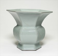 Hexagonal Vase, Qing dynasty (1644-1911), 18th/19th century.
