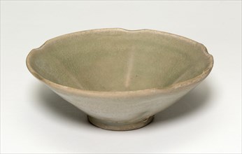 Lobed Bowl with Phoenix, Tang dynasty (618-907) or Five Dynasties period (907-960), late 9th/early 10th century.