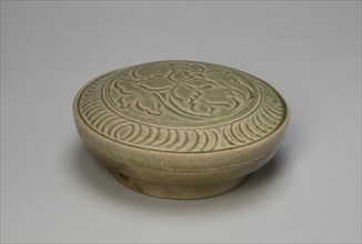 Covered Box with Peony Blossom, Tang dynasty (618-907), 9th century.