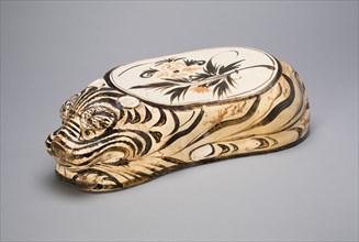 Tiger-Shaped Pillow with Floral Spray, Jin dynasty (1115-1234), 12th/13th century.