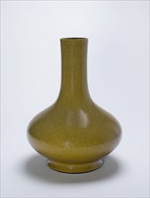 Bottle-Shaped Vase, Qing dynasty (1644-1911), Qianlong reign mark and period (1736-1795).