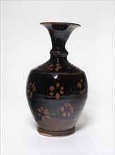 Vase with Stylized Petals, Jin dynasty (1115-1234), or Yuan dynasty (1271-1368), 12th/14th century.