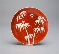 Dish with Bamboos and Bat, Qing dynasty (1644-1911), Daoquang period (1821-1850).