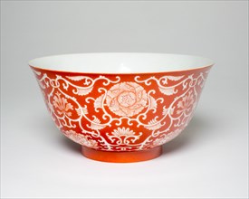 Bowl with Floral Scrolls, Qing dynasty (1644-1911), Daoguang period (1821-1850).