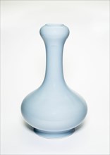 Bulbous-Shaped Vase, Qing dynasty (1644-1911), Yongzheng reign mark and period (1723-1735).