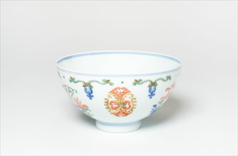 Bowl with Stylized Medallions, Qing dynasty (1644-1911), Yongzheng reign mark (1723-1735).