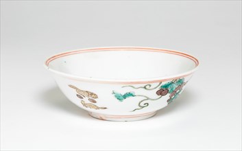 Bowl with Foxes and Grapes, Ming dynasty (1368-1644), Jiajing reign mark and period (1522-1566).