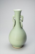 Pear-Shaped Vase with Dragon-Head Ring Handles, Yuan dynasty (1279-1368), 14th century.