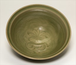 Bowl with Floral and Wave Pattern, Jin dynasty (1115-1234), 12th/13th century.