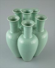Compound Vase with Six Trumpet-Shaped Necks, Qing dynasty, Qianlong reign (1736-1795).