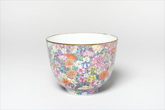 Mille-Fleurs 'Flower' Bowl, Qing dynasty (1644-1911), Jiaqing reign mark and period (1796-1821).