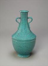 Vase, Qing dynasty (1644-1911), Qianlong reign mark and period (1736-1795).