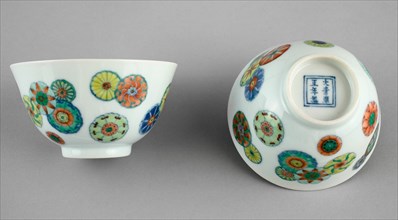 Pair of Cups, Qing dynasty (1644-1911), Yongzheng reign mark and period (1723-1735).