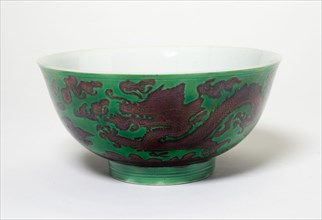 Bowl with Dragons, Qing dynasty (1644-1911), Kangxi reign mark and period (1662-1722).