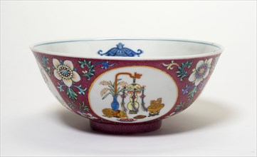 Bowl with Medallions of Archaistic and Auspicious Motifs, Qing dynasty (1644-1911), Daoquang reign mark and period (1821-1850).