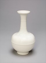 Bottle-Shaped Vase with Encircling Ribs, Ming dynasty (1368-1644) or Qing dynasty (1644-1911), c. late 17th/18th century.