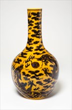 Yellow and Brown-Enameled 'Dragon' Bottle Vase, Qing dynasty (1644-1911), Kangxi period (1662-1722).