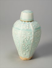 Covered Vase with Floral Scrolls, Song dynasty (960-1279).