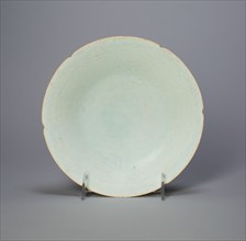 Foliate Bowl with Fish and Waves, Northern Song dynasty (960-1127), 12th century.