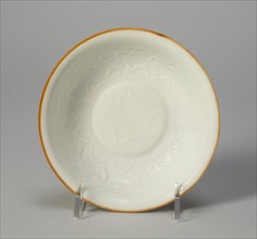 Dish with Stylized Lotus Flowers, Yuan dynasty (1279-1368).