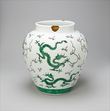 Jar with Dragons, Qing dynasty (1644-1911), Kangxi period (1662-1722).