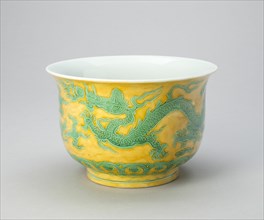 Cylindrical Bowl with Dragons Chasing a Flaming Pearl, Ming dynasty (1368-1644), Zhengde reign mark and period (1506-1521).
