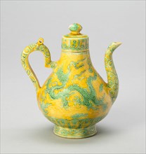 Ewer with Paired Dragon amid Cloud Scrolls, Ming dynasty (1368-1644), Zhengde reign mark and period (1506-1521).