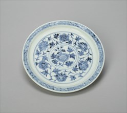 Dish with Peony Scrolls and Chrysanthemum Spray, and Lotus Panels on Reverse, Ming dynasty (1368-1644), Hongwu period (1368-98).