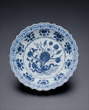 Lobed Dish with Bouquet of Lotus and Saggitaria, Ming dynasty (1368-1644), Xuande reign mark and period (1426-1435).