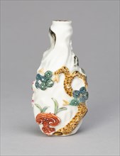 Snuff Bottle with Pine, Bamboo, Prunus, Lingzhi Mushuroom, and Bat, Qing dynasty (1644-1911), 1790-1820.