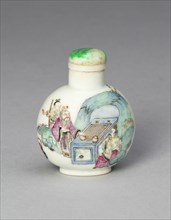 Snuff Bottle with a Boy, Gentleman, Buffalo, and Two Figures Playing Weiqi, Qing dynasty (1644-1911), Daoguang reign mark and period (1820-1850).