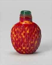 Spade-Shaped Snuff Bottle with Basketweave Pattern, Qing dynasty (1644-1911), 1730-1800.