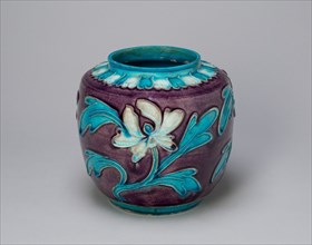 Jar with Peonies and lid, Ming dynasty (1368-1644), 16th century.