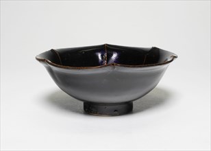 Bowl with Foliate Rim and White Ribs, Song dynasty (960-1279).