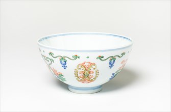 Doucai 'Floral' Bowl, Qing dynasty (1644-1911), Yongzheng regin mark (1723-1735).