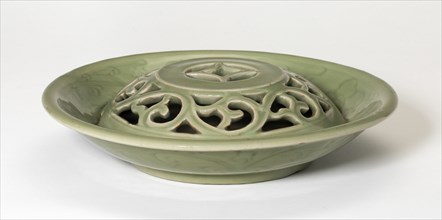 Dish with Openwork Dome and Floral Scrolls, Ming dynasty (1368-1664), 15th century.