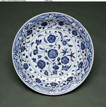 Blue and White 'Floral' Dish, Ming dynasty (1368-1664), Yongle period (1403-1425).