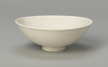 Bowl with Flowering Branches and Insects, Liao (907-1125) or Jin dynasty (1115-1234), c. 10th/12th century.