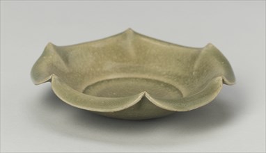 Dish with Inverted Petal-Lobed Rim, Northern Song dynasty (960-1127).