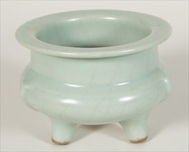 Cylindrical Tripod Censer (Incense Burner) with Cloud-Scroll Feet, Southern Song dynasty (1127-1279).