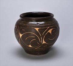 Small Globular Jar with Rolled Lip and Stylized Leaves, Jin dynasty (1115-1234).