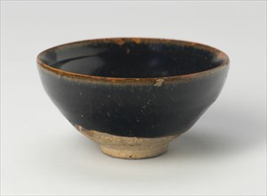 Bowl with Striated Petals, Song (960-1279) or Jin dynasty (1115-1234), c. 12th/13th century.