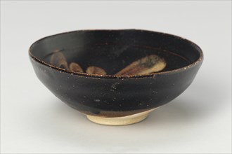Bowl with Calligraphic Strokes, Southern Song (1127-1279) or Yuan dynasty (1271-1368), c. 12th/14th century.
