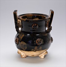 Tripod Vessel with Squared Handles, Wheel Patterns at Neck, Northern Song (960-1127) or Jin dynasty (1115-1234), c. 12th century.