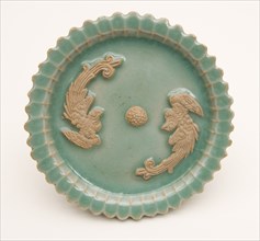Scalloped-Rim Dish with Confronted Phoenixes and Floral Stamen, Yuan dynasty (1271-1368).