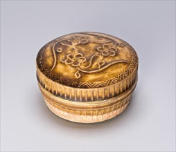 Covered Cosmetic Box with Floret Scrolls, Song (960-1279) or Yuan dynasty (1279-1368), c. 12th/13th century.