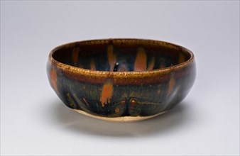 Shallow Lobed Bowl, Northern Song (960-1127) or Jin dynasty (1115-1234), c. 12th century.