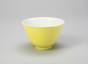Cup, Qing dynasty (1644-1911), Yongzheng reign mark and period (1723-1735).