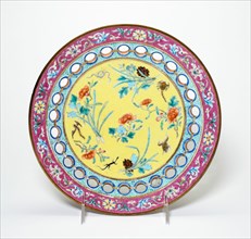 Plate with Talismans for Duanwujie (Dragon Boat Festival), Qing dynasty (1644-1911), Qianlong reign mark and period (1736-1795).